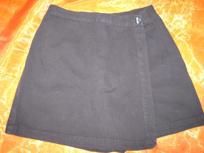 NEUw * Sexy * ausgefallen * DESIGNER * Micro * Mini * Hosen- Rock * wie Short * Hotpants * Gr. 32- 34/ XS * schwarz * Gothic *