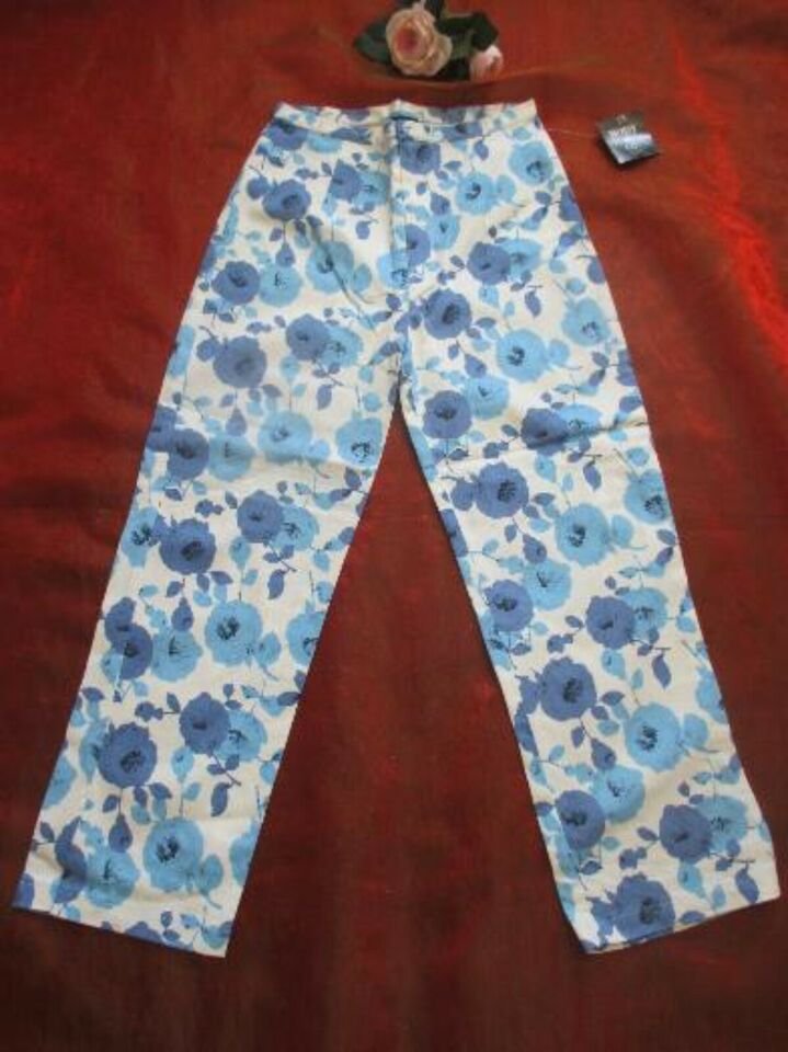 NEU mit ETIKETT * Ausgefallen * Flower- Power * Rosen * Romantik * ZWEITEILER * Hosen- Anzug 