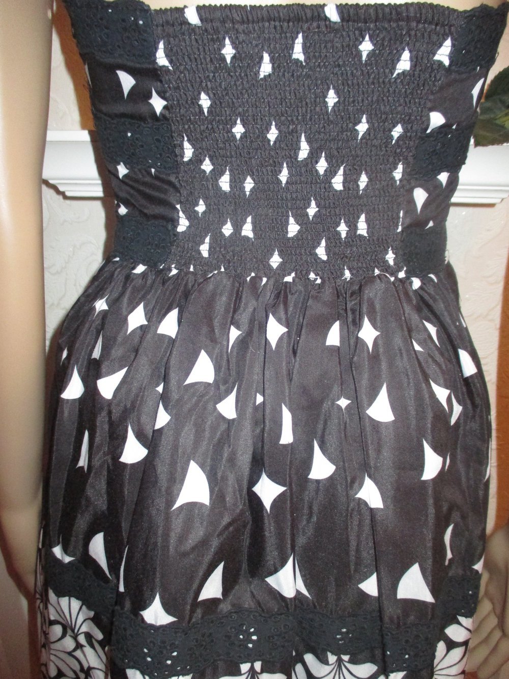 NEUw * Blumen * Blüten * Flower- Power * mit Lace * Batist- Spitze * Bustier * Mini- Kleid 