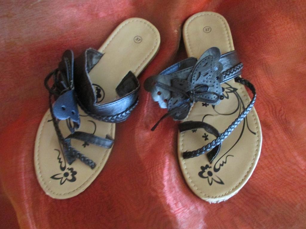  3D Schmetterling * Butterfly * Riemchen * Zehentrenner * Zehenteiler * Flip Flop * Schläppchen * Schlappen * Sandalen * Sandaletten * Gr. 37/ 4 * schwarz *