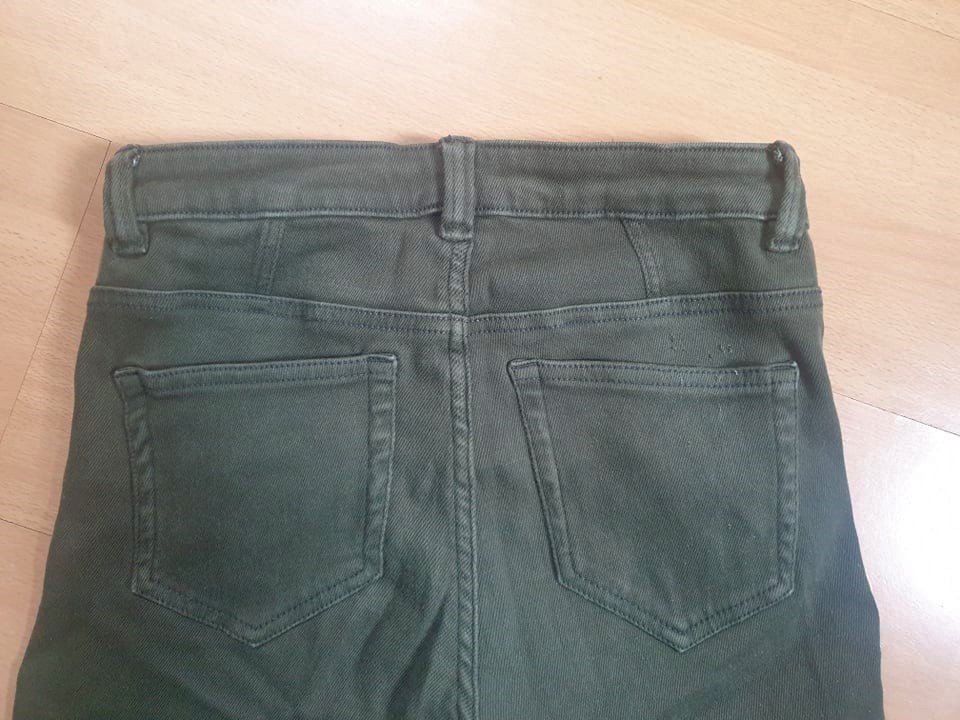 Olivgrüne Jeans