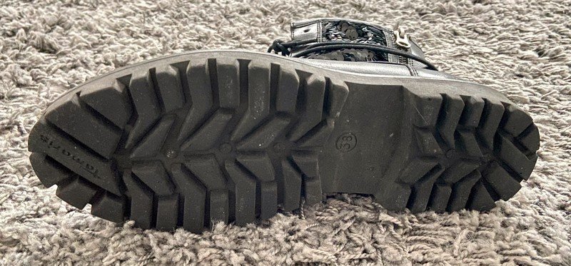 schwarze Boots mit Pailletten