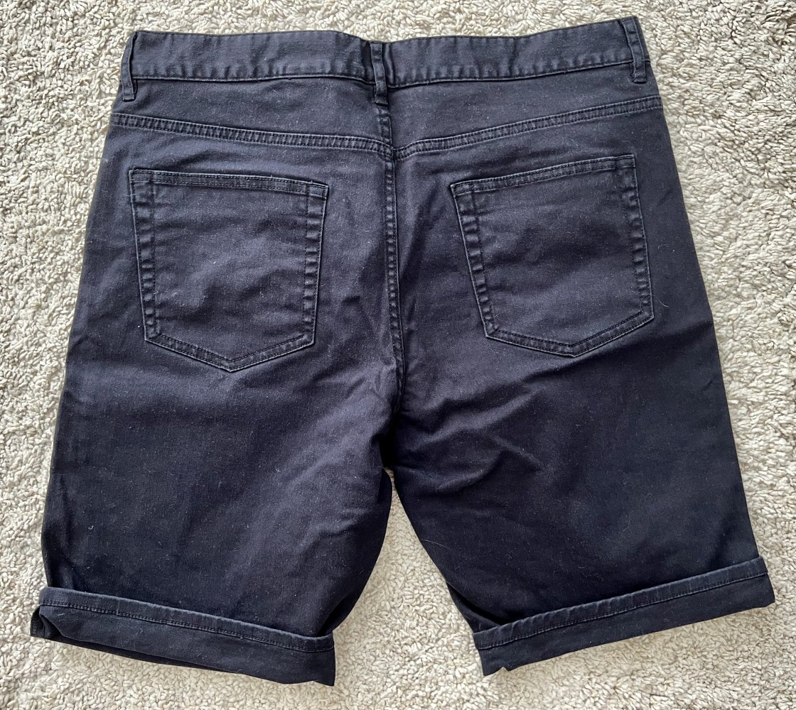 Chinoshort