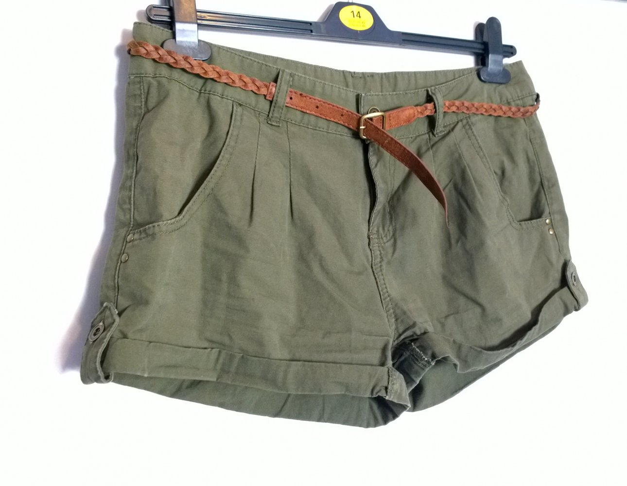  Shorts, Hotpants, Khaki mit Gürtel Gr.38