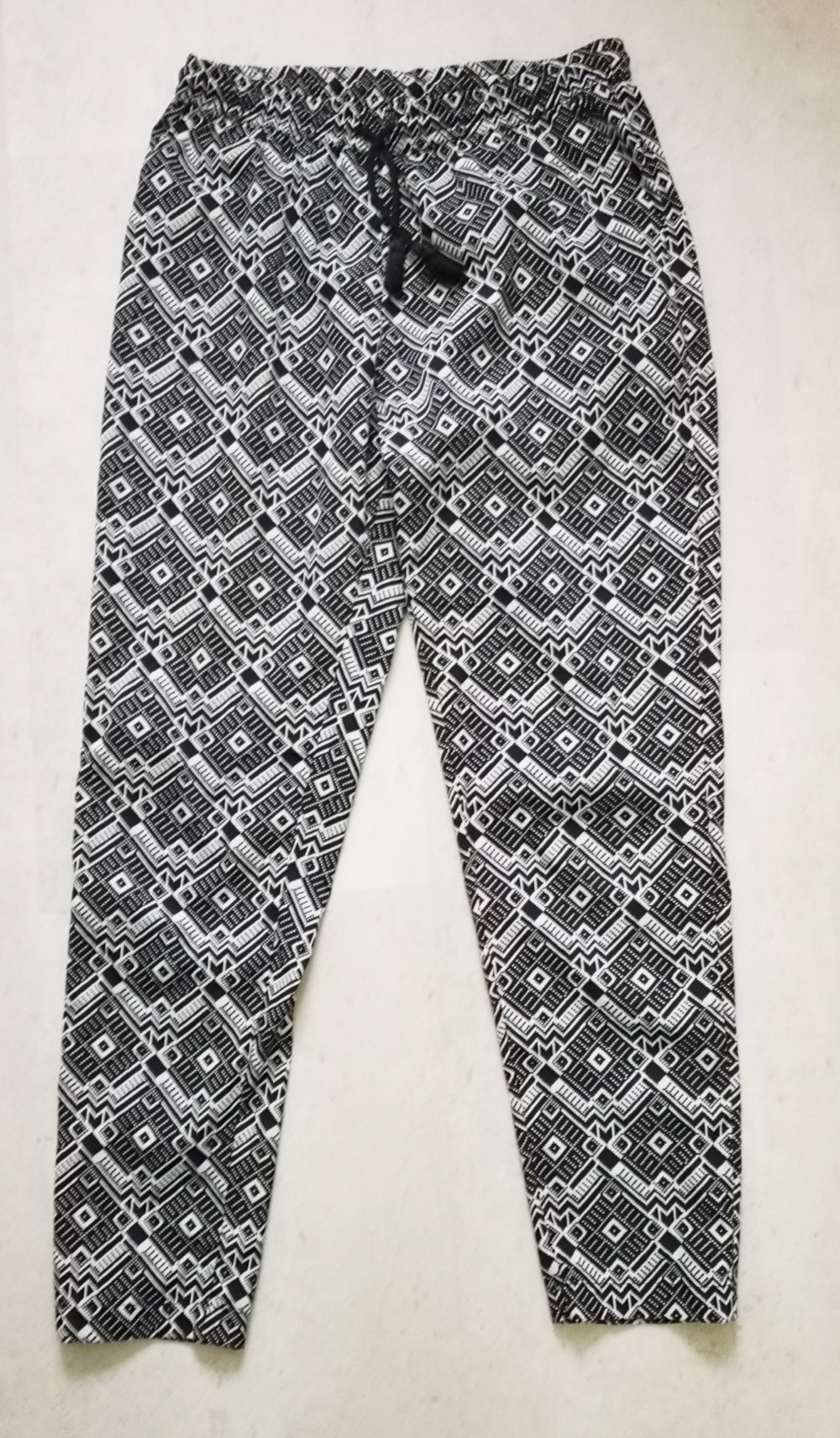 Only Stoffhose Haremshose schwarz/weiß Gr.40