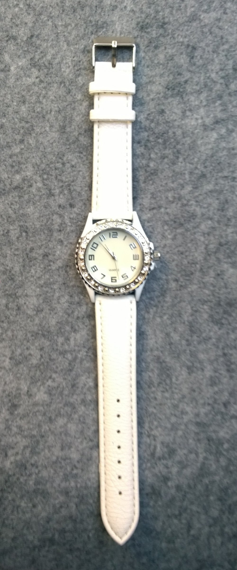  Damenuhr weiß Glitzersteinchen analog Neu