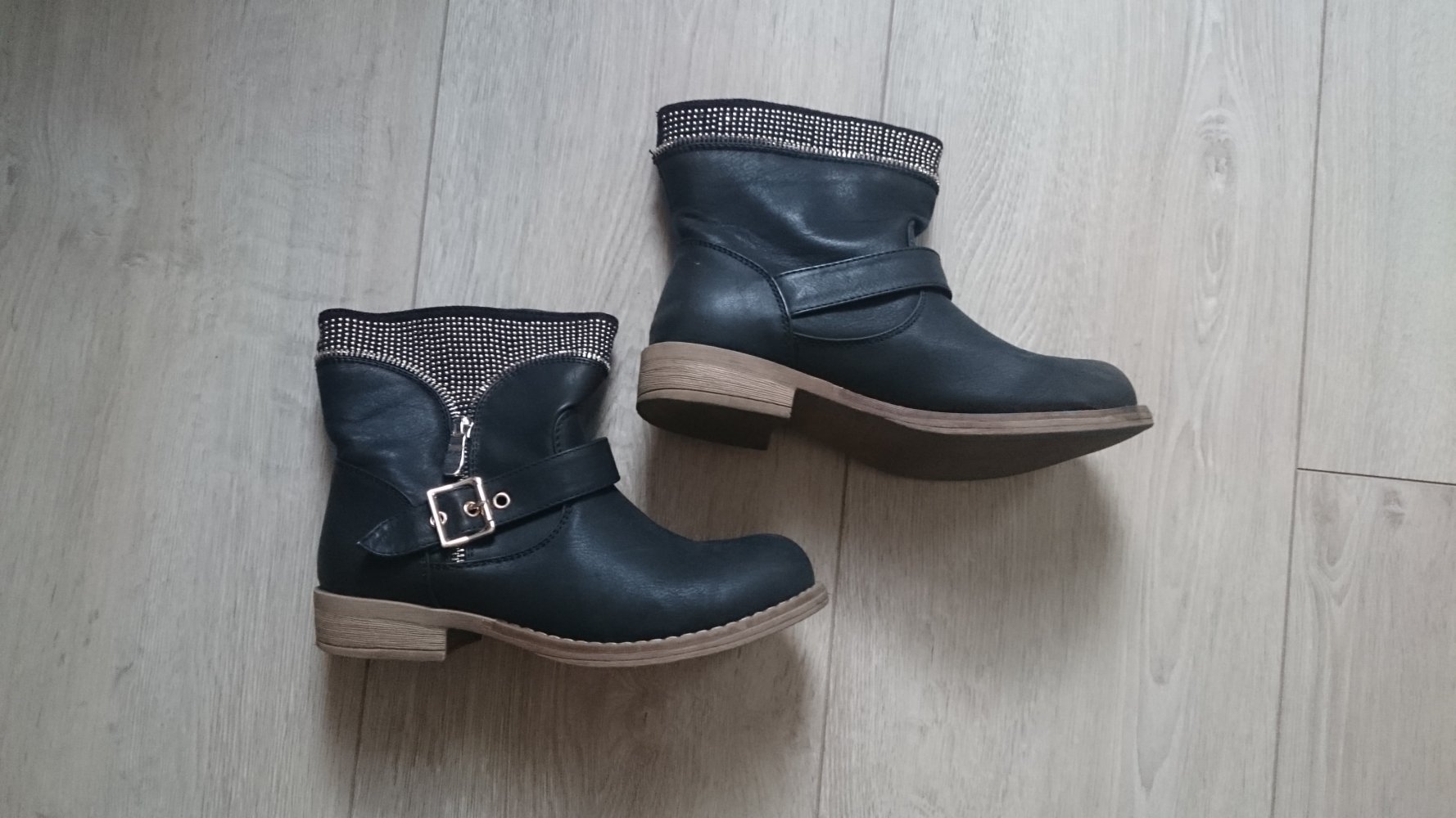 schwarze Stiefeletten