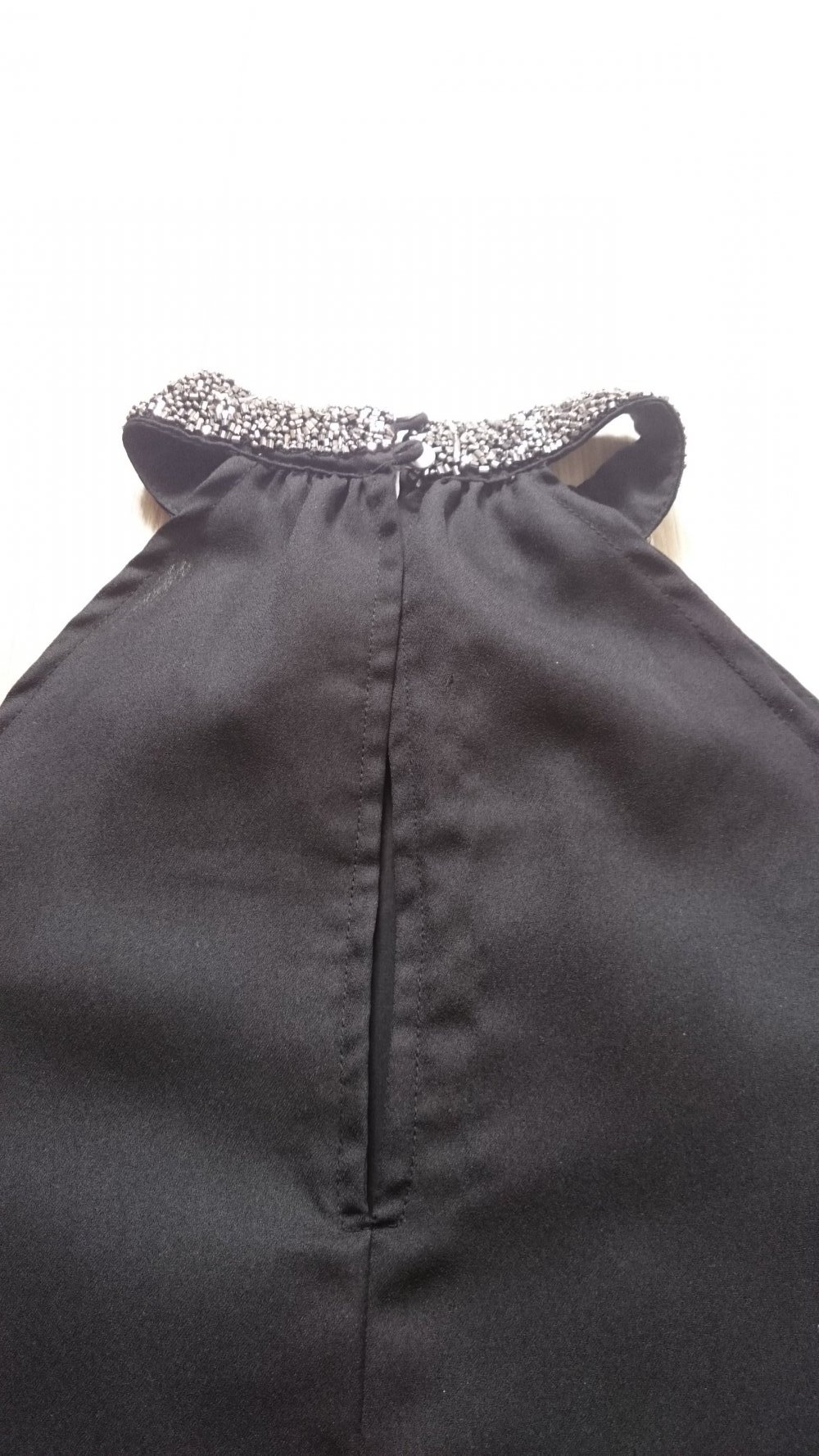 schwarzes Top mit Pailletten
