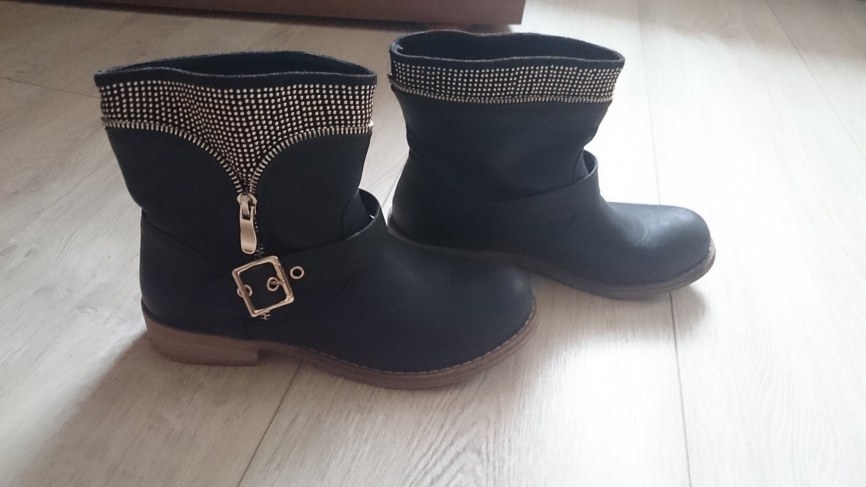 schwarze Stiefeletten