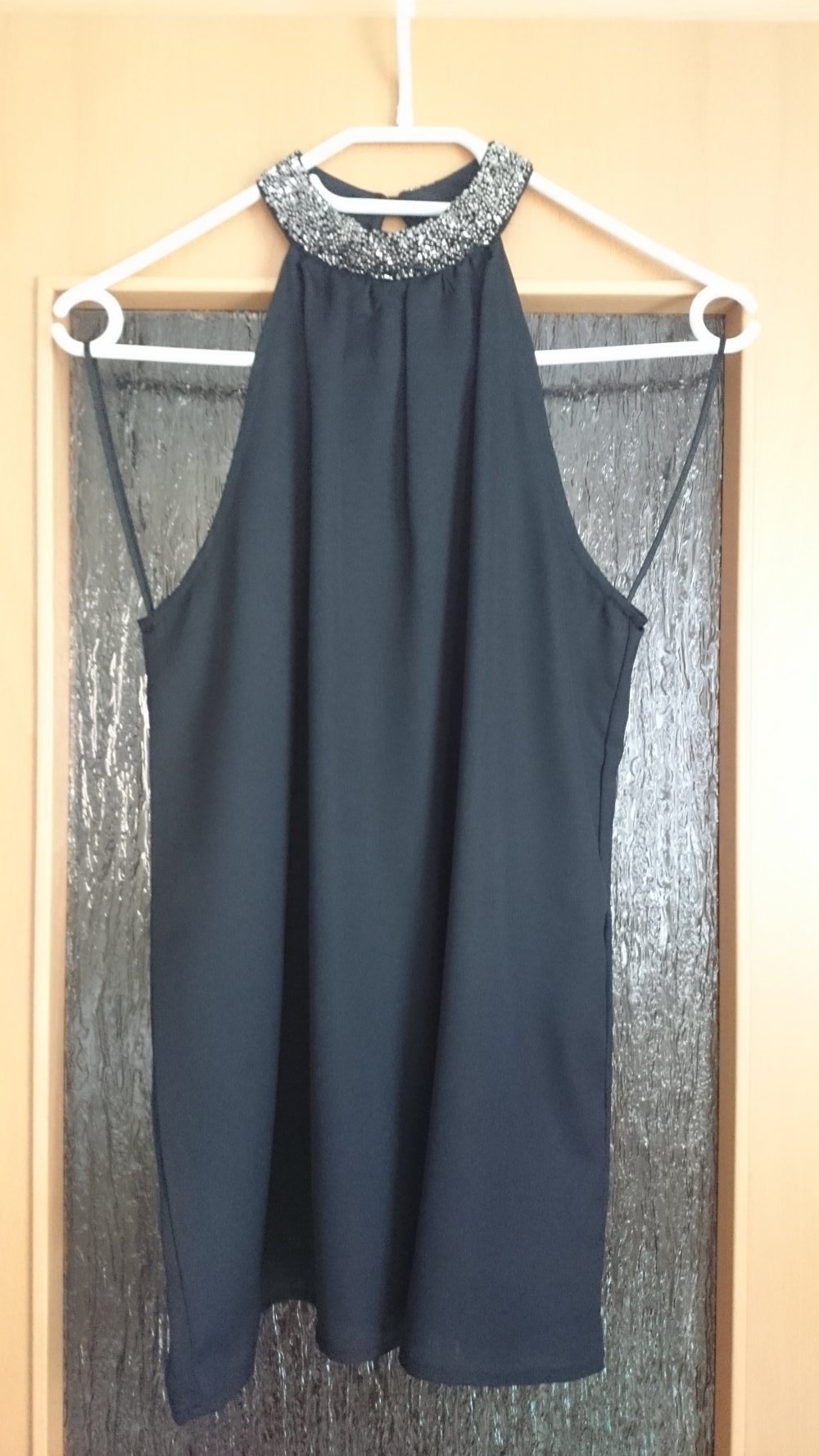 schwarzes Top mit Pailletten