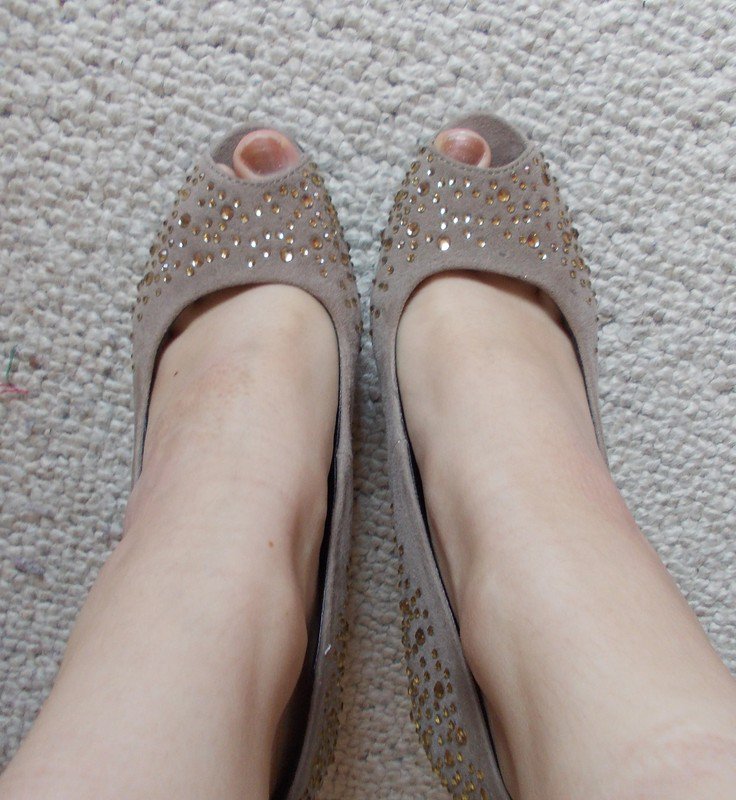 High Heels mit goldenem Strass