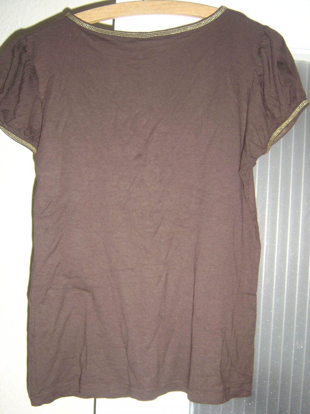 weiches Shirt mit Goldborte