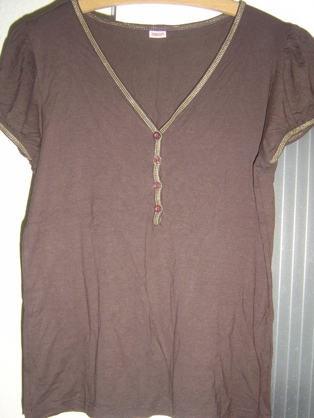 weiches Shirt mit Goldborte