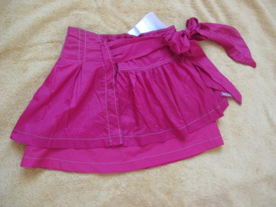 NEU * Niedlich * GIRL * Mädchen * seidig * Schleifen * Mini- Rock 
