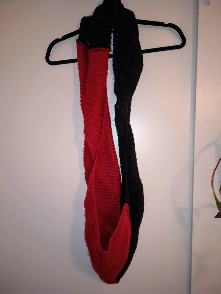 Loopschal rot schwarz