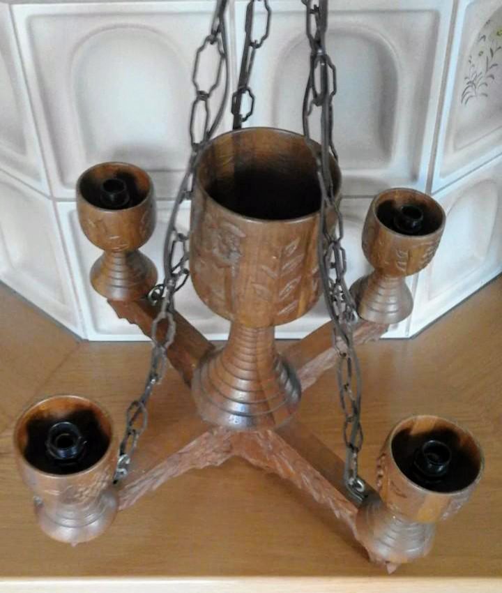 geschnitzte Deckenleuchte