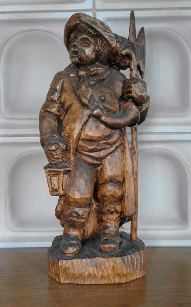 geschnitzter Nachtwächter