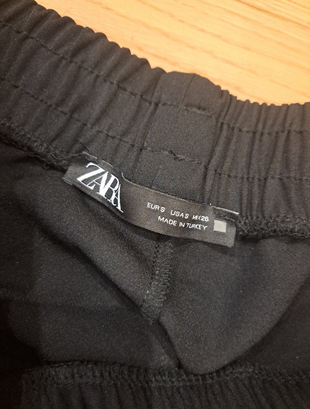 Zara Cargo Hose Jogger Stoffhose Pluderhose goldene Details