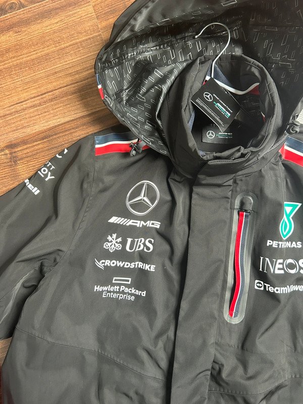 Mercedes AMG F1 Regenjacke Unisex 
