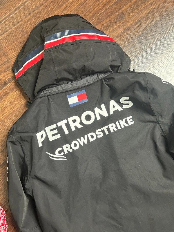 Mercedes AMG F1 Regenjacke Unisex 