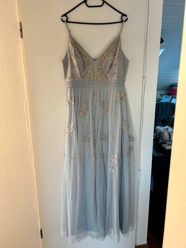 Besticktes Abendkleid Hochzeitgast Kleid ASOS 
