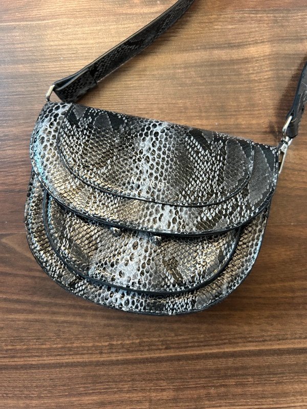 NA-KD Tasche mit Schlangenmuster 