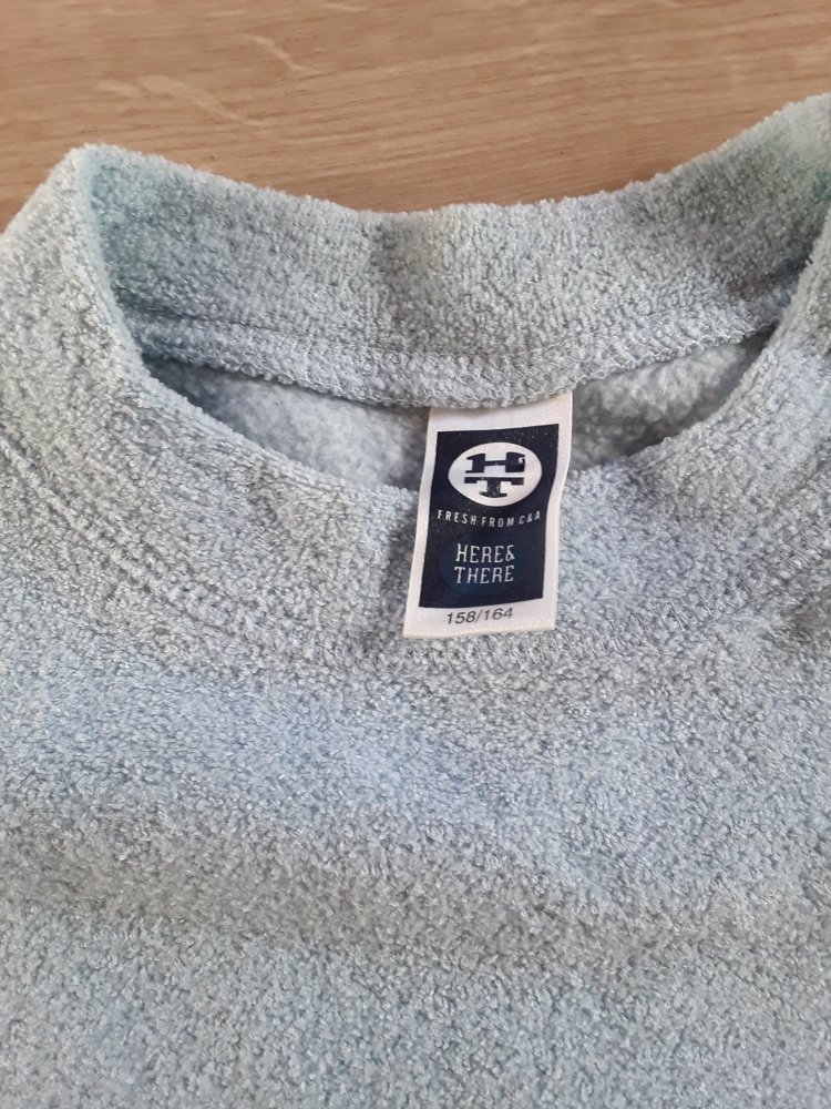 Hellblauer Pulli