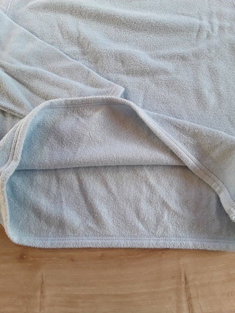 Hellblauer Pulli