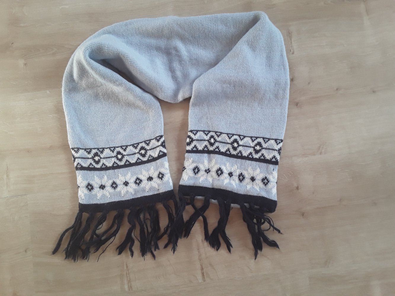 Hellblauer Schal