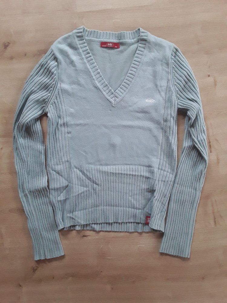 Hellblauer Pulli edc