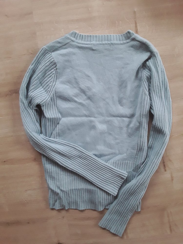 Hellblauer Pulli edc