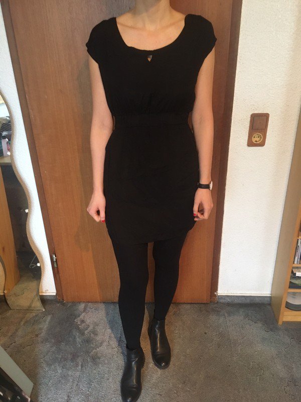 Schwarzes Kleid *Mengenrabatt*