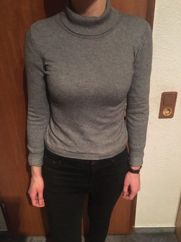 Grauer Rollkragenpullover *Mengenrabatt*