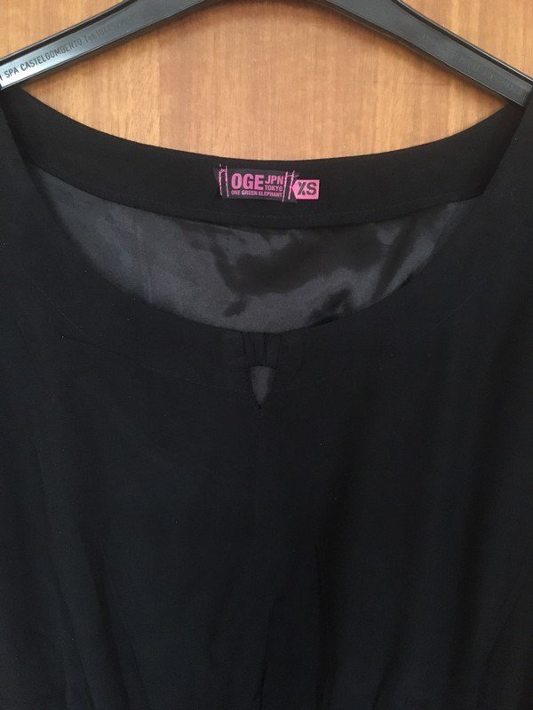 Schwarzes Kleid *Mengenrabatt*
