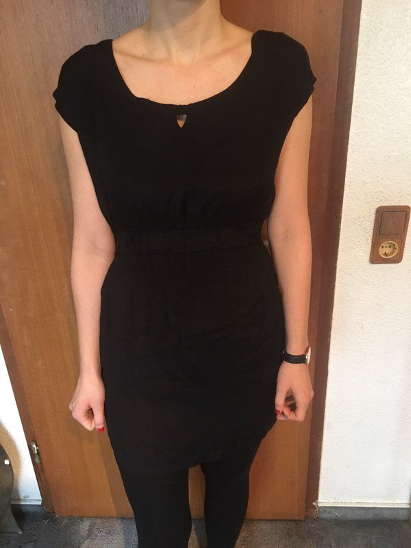 Schwarzes Kleid *Mengenrabatt*