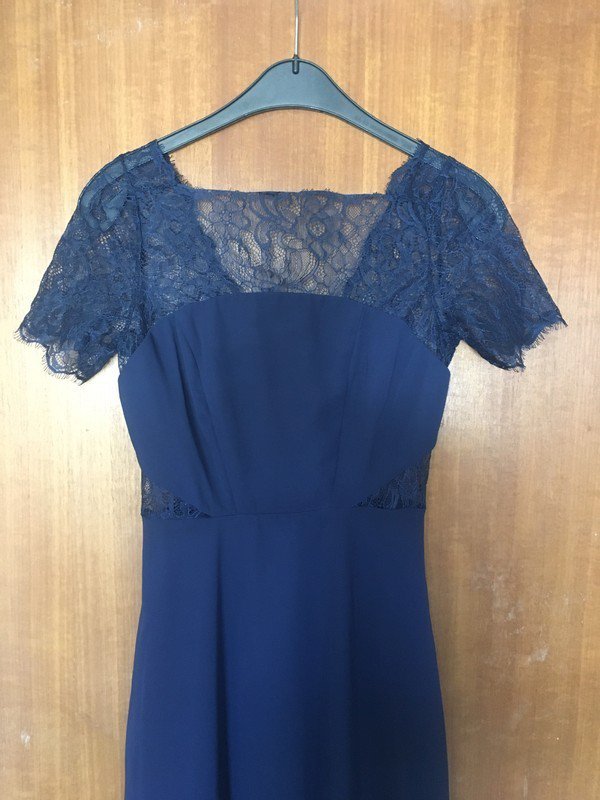 Dunkelblaues Spitzenkleid, neu mit Etikett