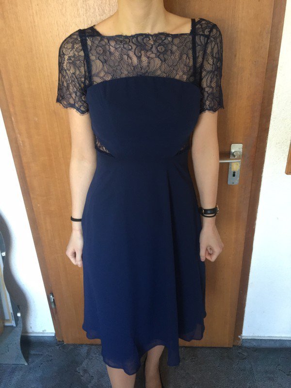Dunkelblaues Spitzenkleid, neu mit Etikett