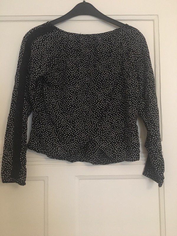 Gepunktete Crop-Bluse *Mengenrabatt*