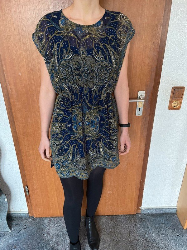 blau gemustertes Kleid im Paisley-Muster von Mango *Mengenrabatt*