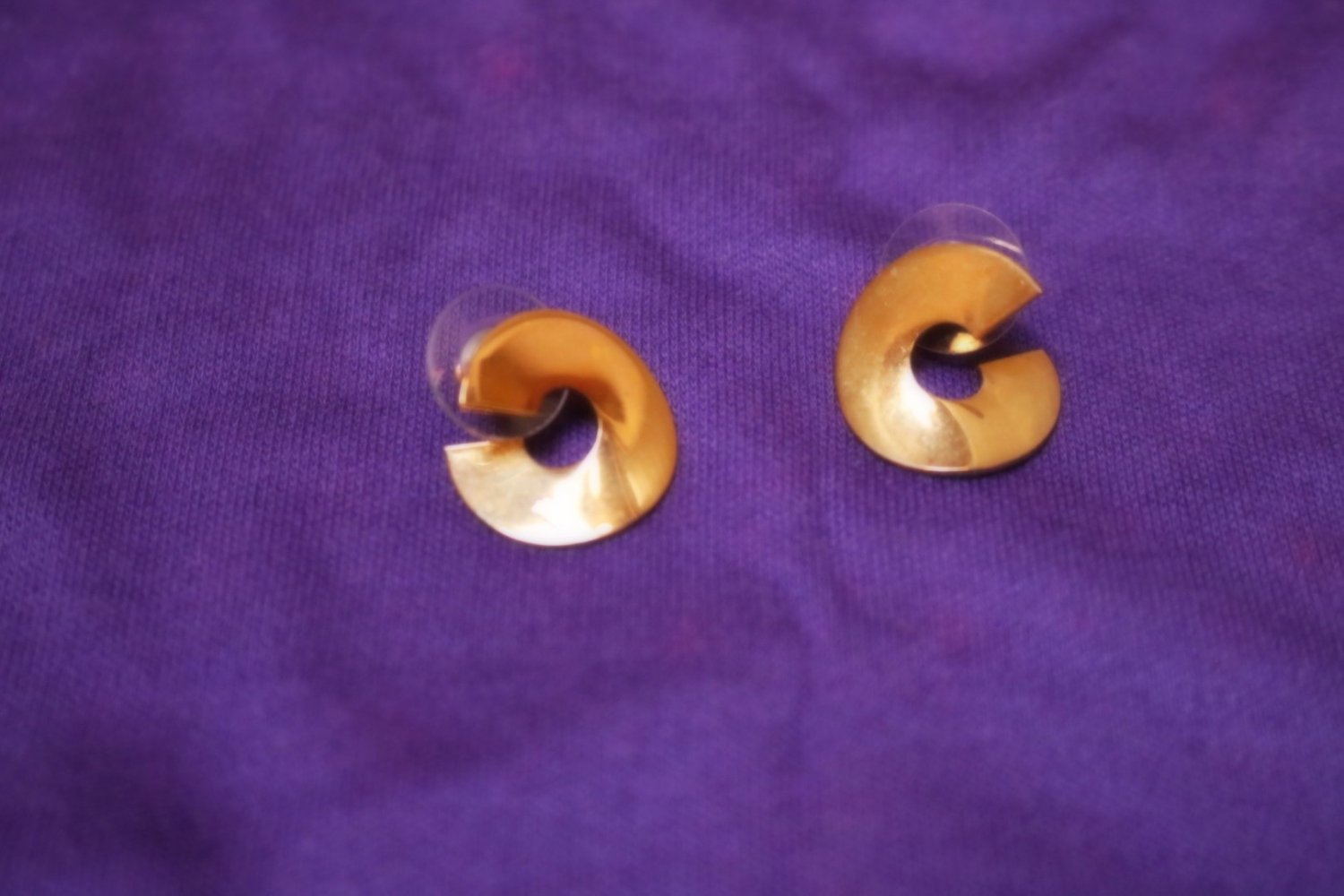 #Ohrstecker, #goldfarben, #gedrehte Scheibe - hochw. Modeschmuck