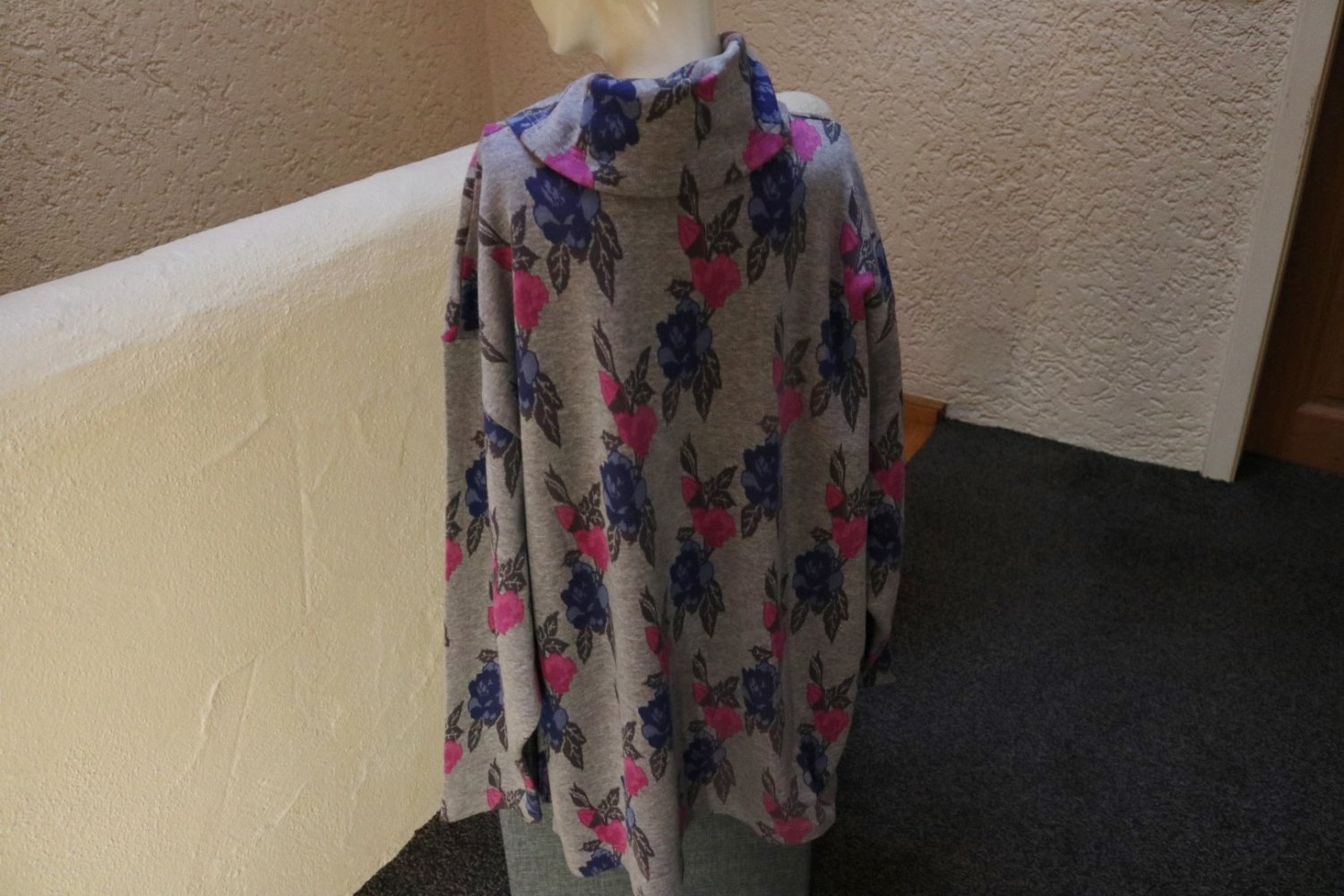 #Sweatshirt m. weitem Rollkragen, Gr. 54, #grau-blau-pink, #hochwertig
