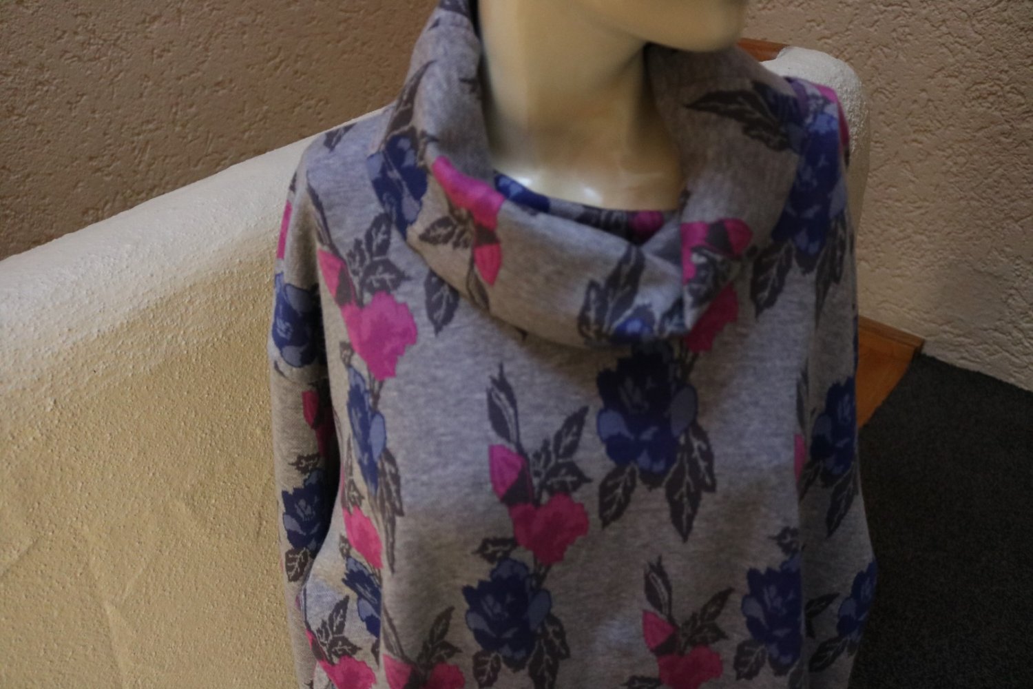 #Sweatshirt m. weitem Rollkragen, Gr. 54, #grau-blau-pink, #hochwertig