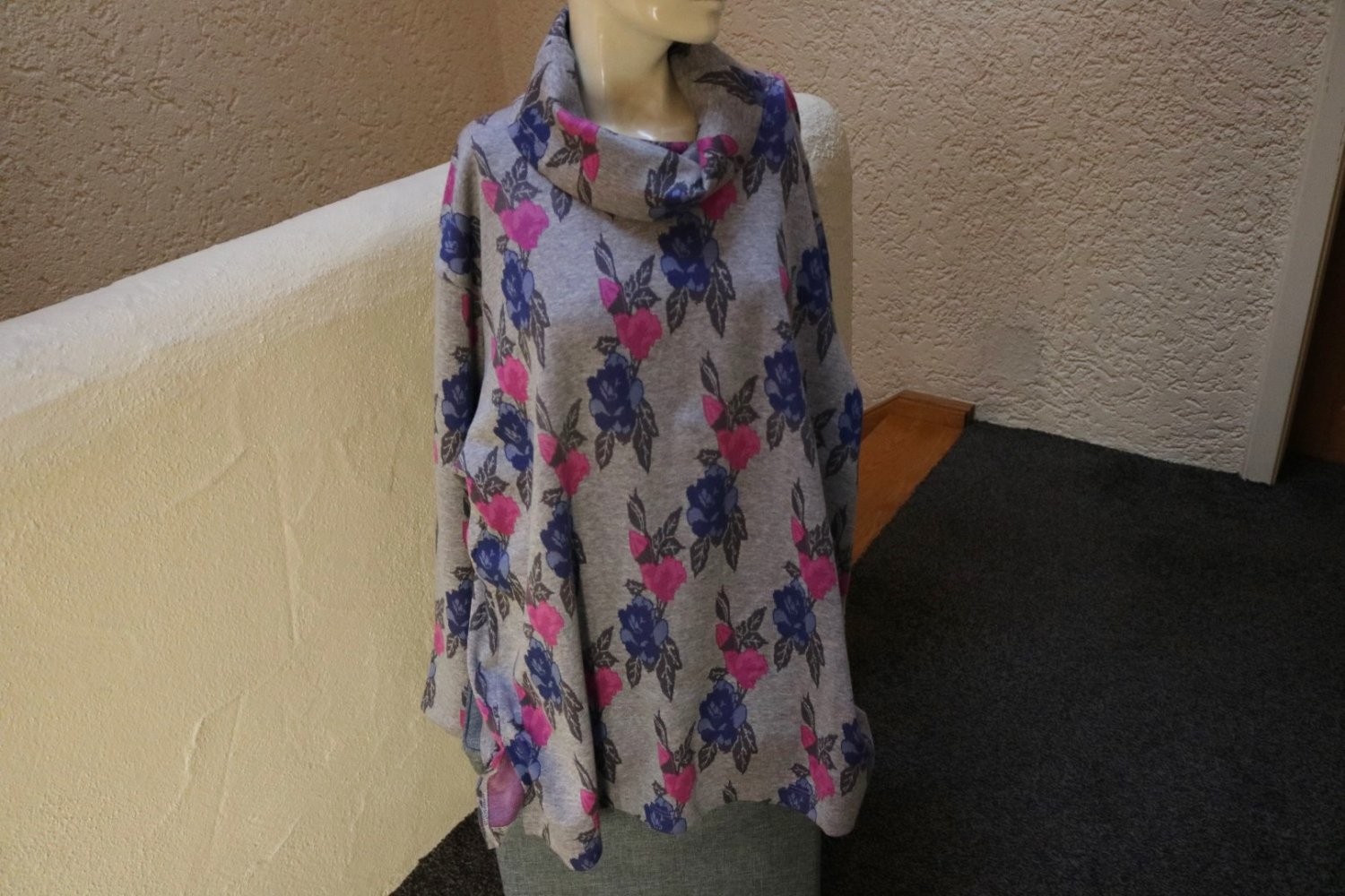 #Sweatshirt m. weitem Rollkragen, Gr. 54, #grau-blau-pink, #hochwertig