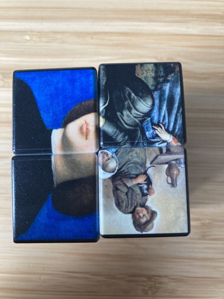 Dekorativer Zauberwürfel mit Kunstwerken