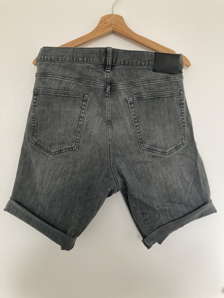 Gr. 34 Slim Fit Kurze graue Jeans von H&M