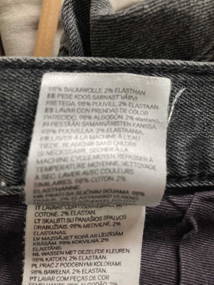 Gr. 34 Slim Fit Kurze graue Jeans von H&M