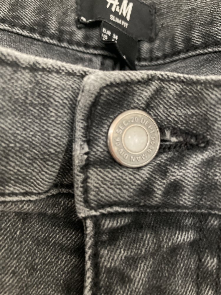 Gr. 34 Slim Fit Kurze graue Jeans von H&M