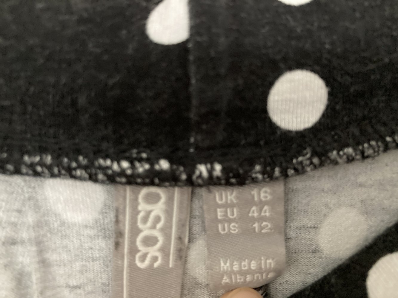 Gr. 44 Rock mit Punkten von Asos
