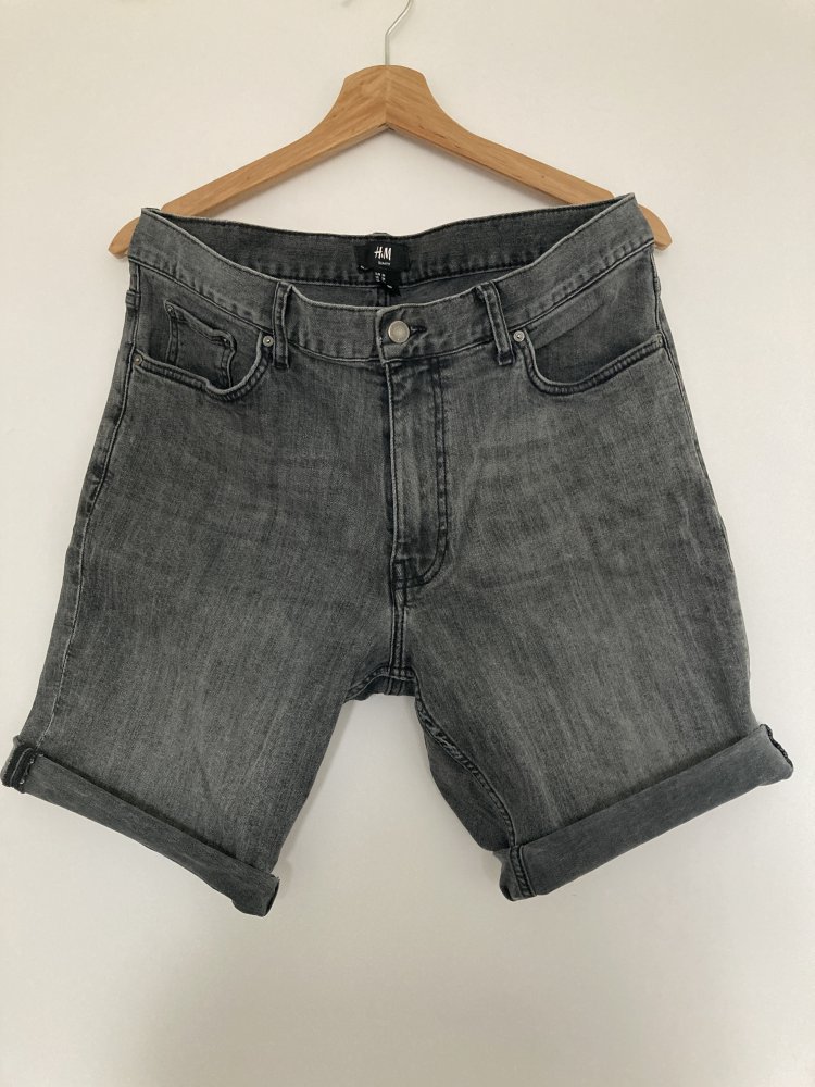 Gr. 34 Slim Fit Kurze graue Jeans von H&M