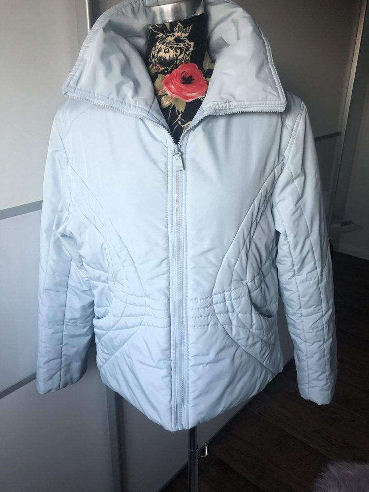 Hellblaue Jacke